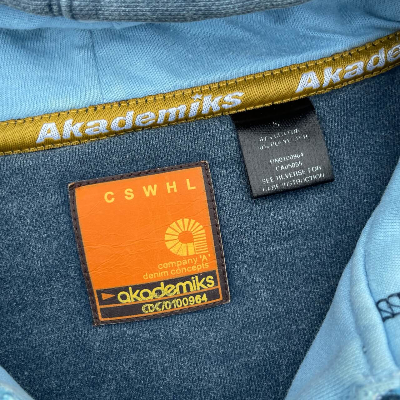 Akademiks Zip